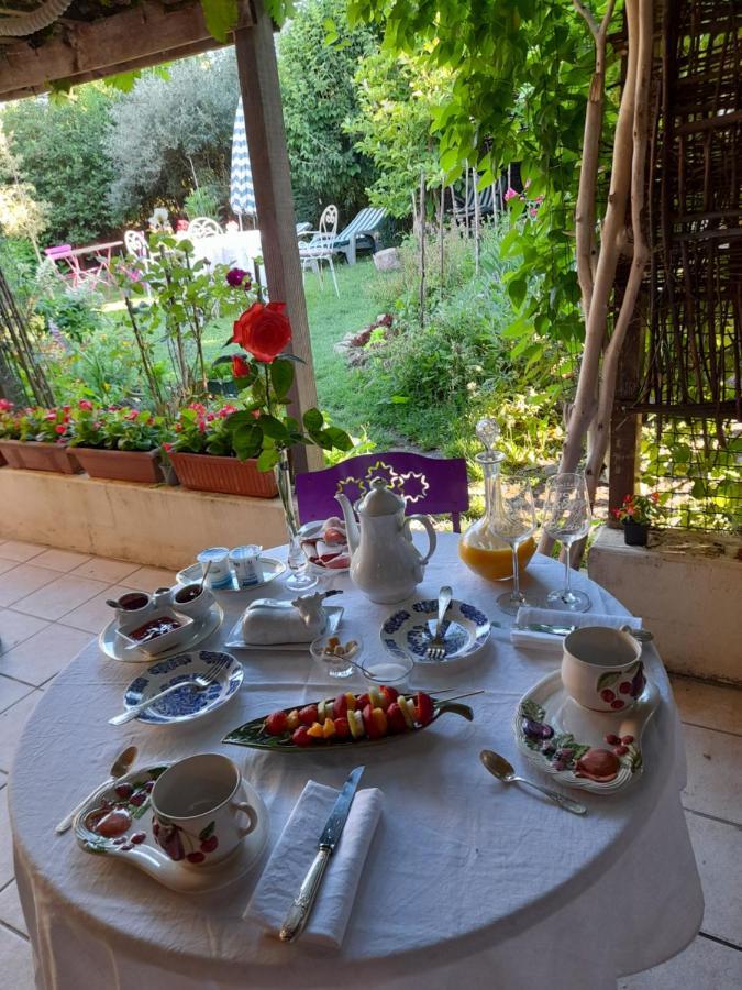 Bed and Breakfast Aux Glycines Marcilly-Ogny Exterior foto