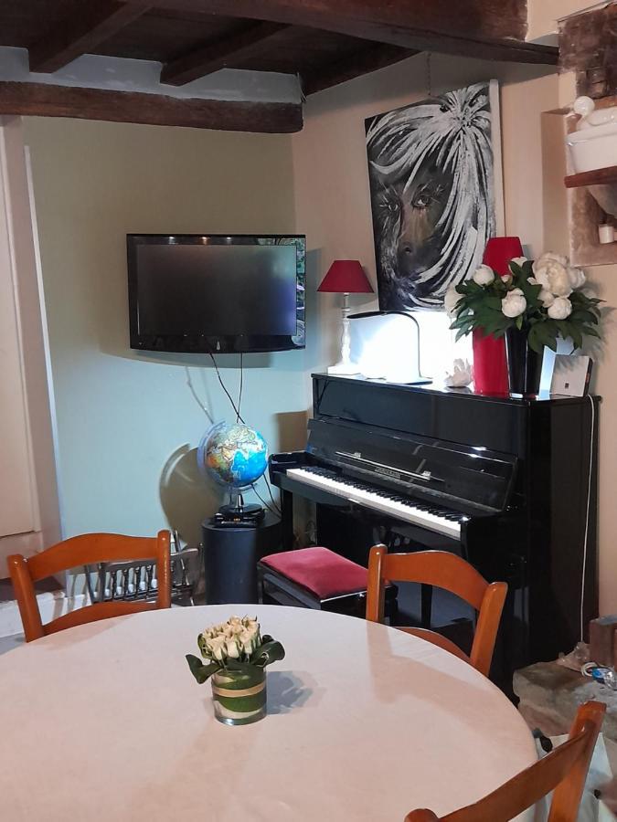 Bed and Breakfast Aux Glycines Marcilly-Ogny Exterior foto